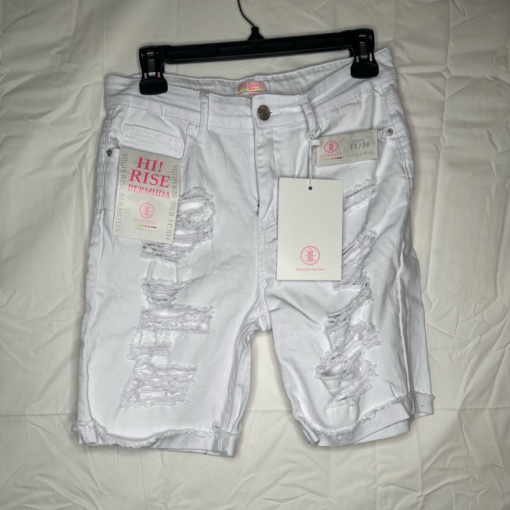 Women Shorts | Size: 11/30 | Color: White |